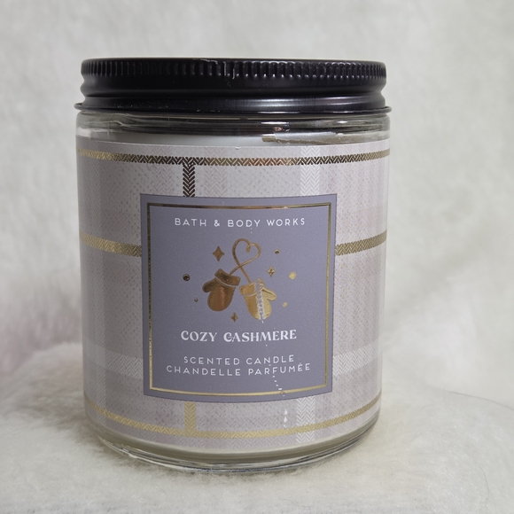 Bath & Body Works - Cozy Cashmere Single Wick 7oz Candle - Picture 1 of 3